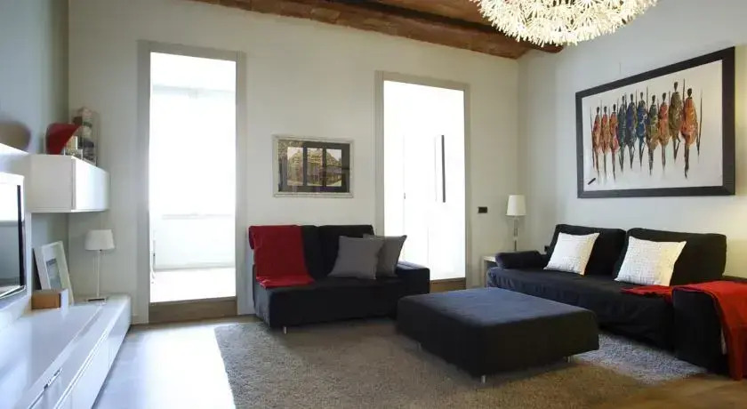 Urban Suites - Photo 3