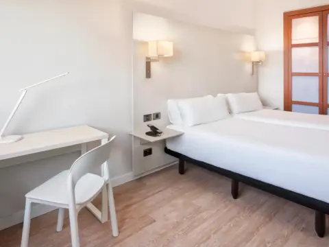 B&B Hotel Granada Estación - Photo 3