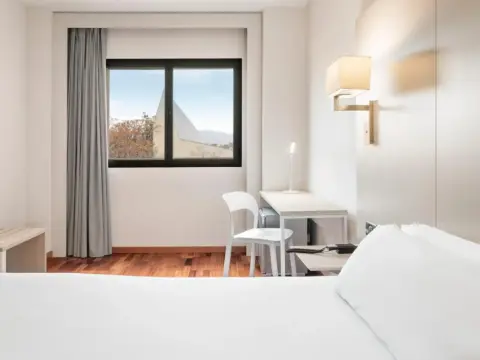 B&B Hotel Granada Estación - Photo 4