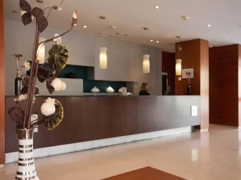 B&B Hotel Granada Estación - Photo 2