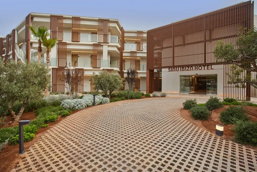 Cala San Miguel The Club, Curio Collection by Hilton - Foto 1