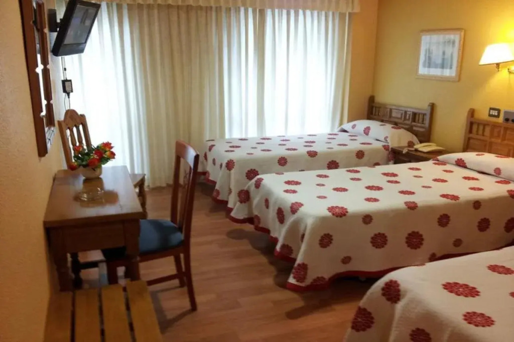 Hotel Canaima - Photo 4