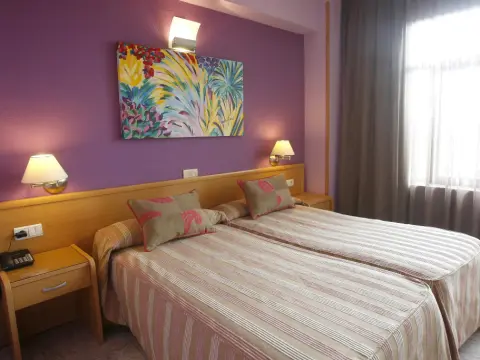 El Aguila Hotel - Photo 2