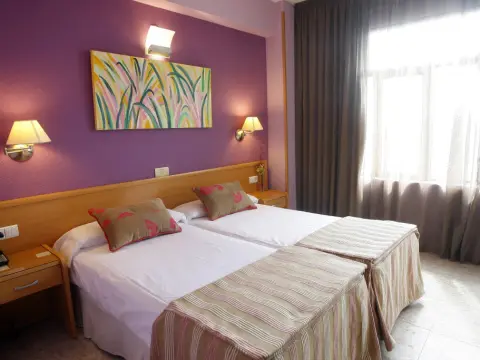 El Aguila Hotel - Photo 3