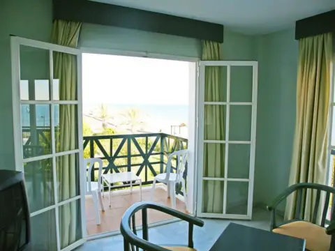 ELE La Perla - Photo 3