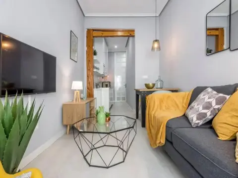 Flaring New Apartment next to Gran Via by Batuecas - Photo 2