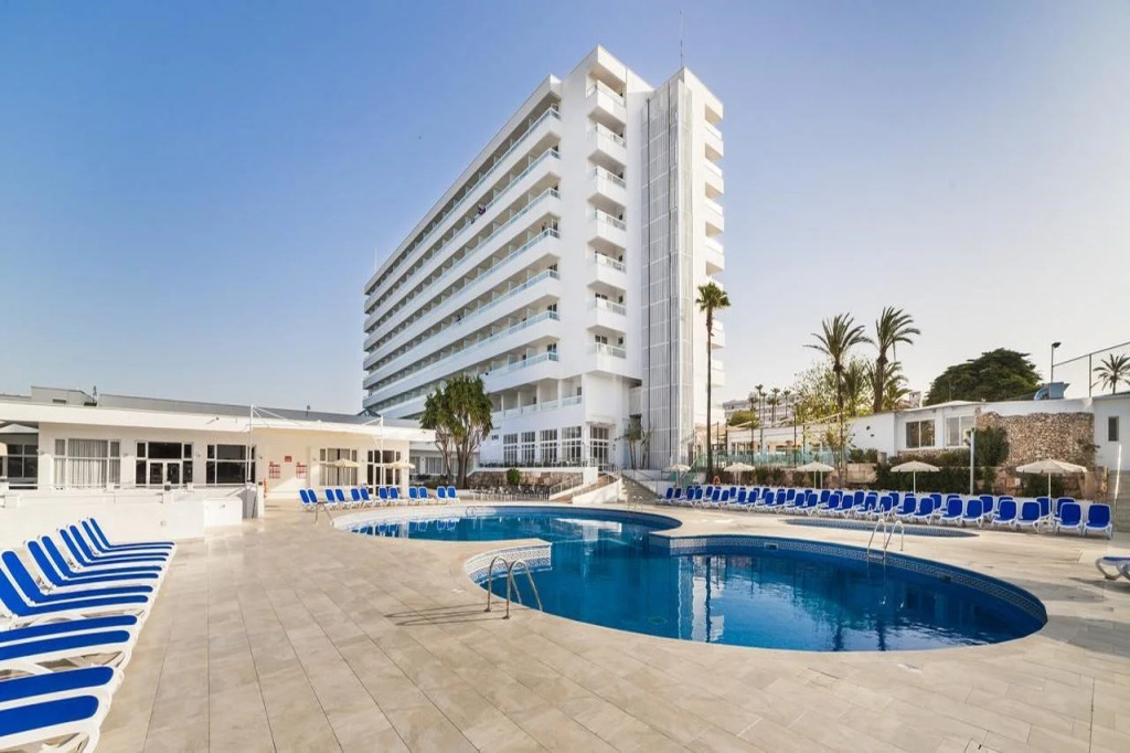 CAPRICE ISABEL APARTHOTEL