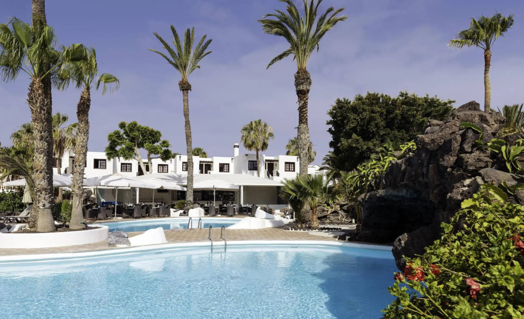 H10 White Suites — Adults Only