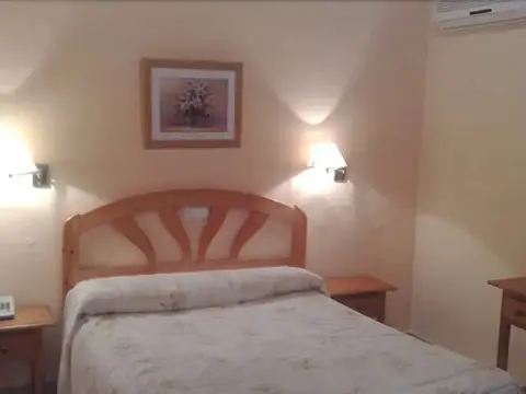 Hostal Al-Qazeres - Photo 4