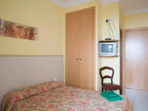 Hostal Alhambra Tarragona - Photo 2