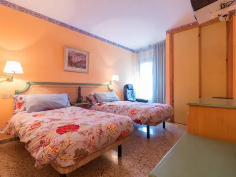 Hostal El Ávila - Photo 2