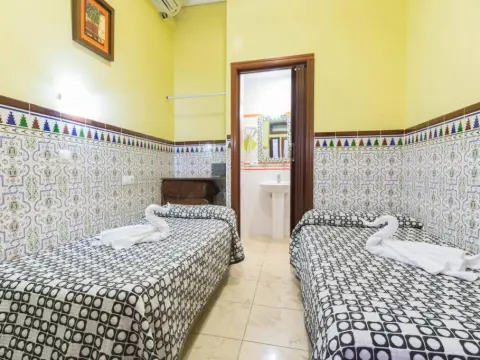 Hostal Florida - Photo 4