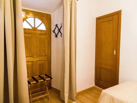 Hostal Infantes - Photo 4