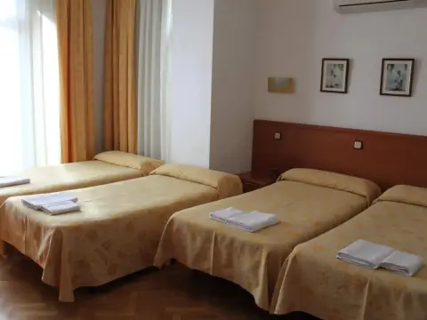 Hostal Jerez - Photo 2