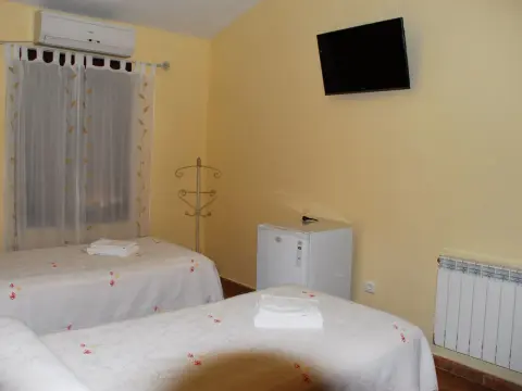 Hostal la Encina - Photo 3