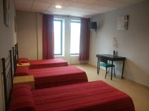 Hostal La Molina - Photo 4