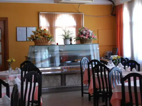 Hostal Los Arcos - Photo 1