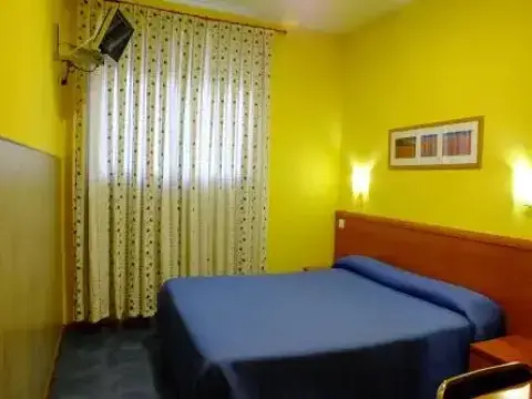 Hostal Los Claveles - Photo 1