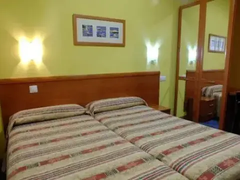 Hostal Los Claveles - Photo 4