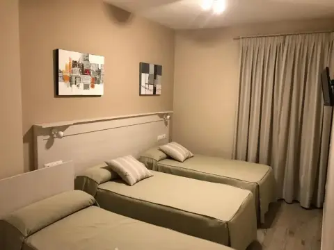 Hostal Los Encinares - Photo 4