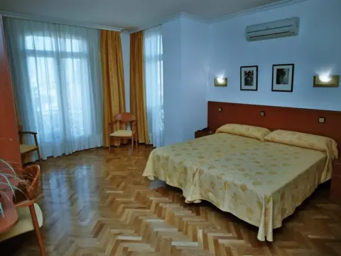 Hostal Luis XV - Photo 4