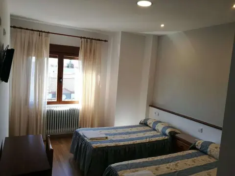 Hostal Mirobriga - Photo 2