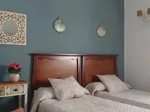 Hostal Montserrat - Photo 3