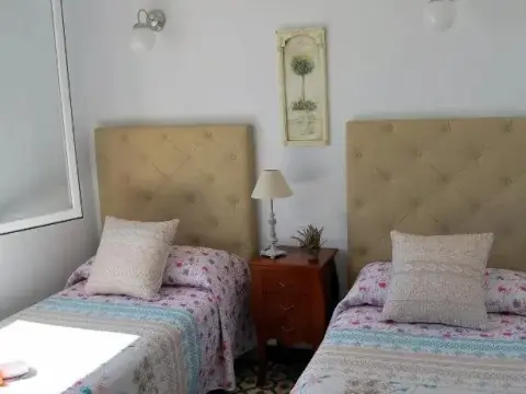 Hostal Montserrat - Photo 4