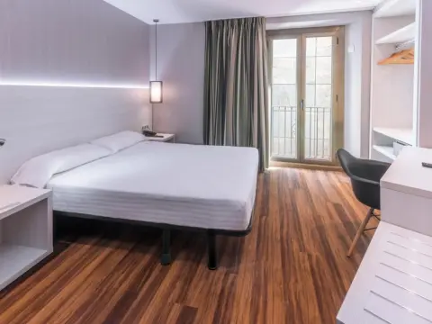 Hostal Operaramblas - Photo 3