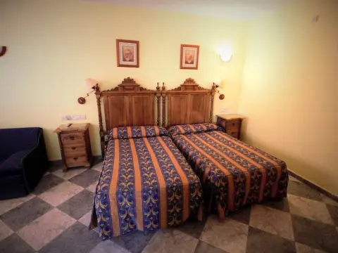 Hostal Puerta de Monfragüe - Photo 3