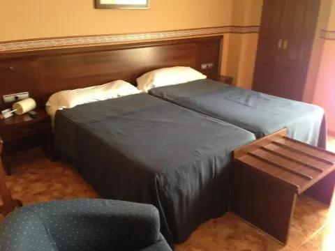 Hostal Restaurante Garballo - Photo 2