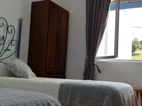 Hostal & Restaurante Miralpas - Photo 1