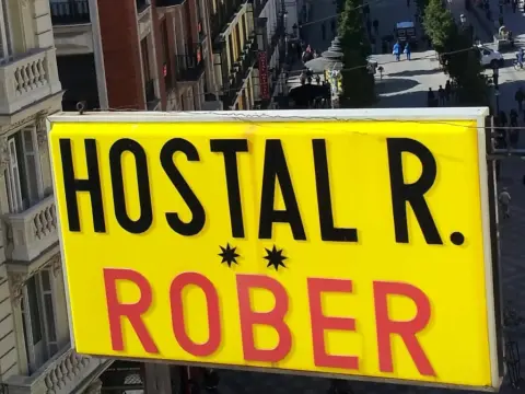 Hostal Rober - Photo 1