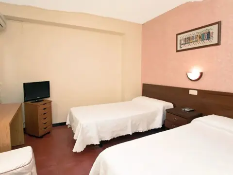 Hostal Tropical - Photo 3