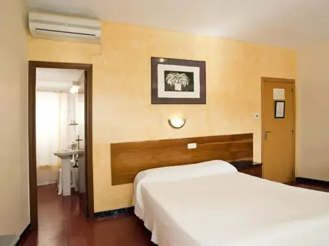 Hostal Tropical - Photo 4