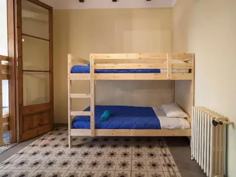 Hostel Bed in Girona - Photo 2