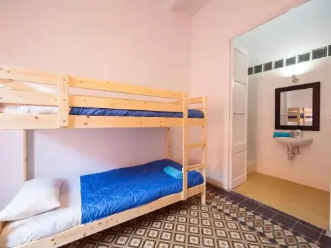 Hostel Bed in Girona - Photo 4