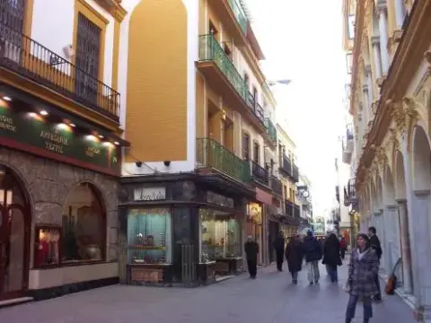 Hostly - Acetres Penthouse in City Center - Photo 1