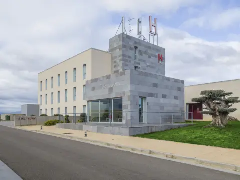 Hotel 280 Zaragoza - Photo 1