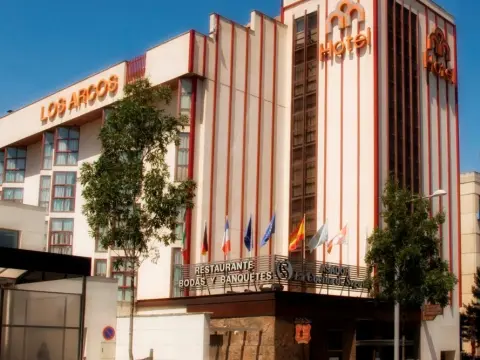 Hotel AR Los Arcos - Photo 1
