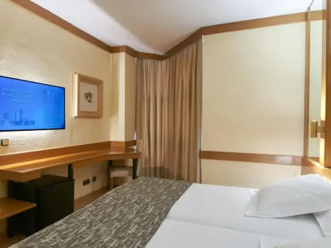 Hotel AR Los Arcos - Photo 4