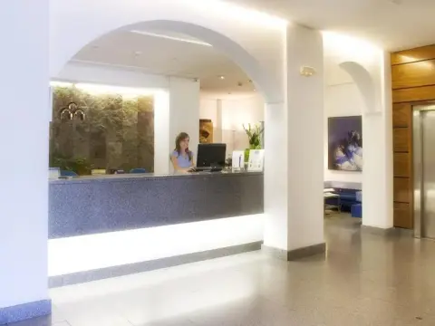 Hotel AR Los Arcos - Photo 2