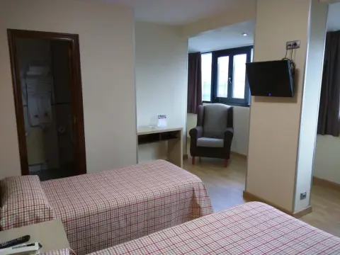 Hotel Avenida - Photo 3