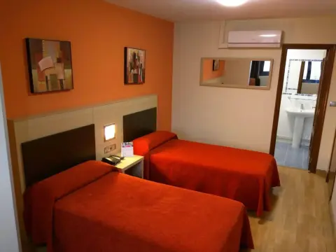 Hotel Avenida - Photo 4