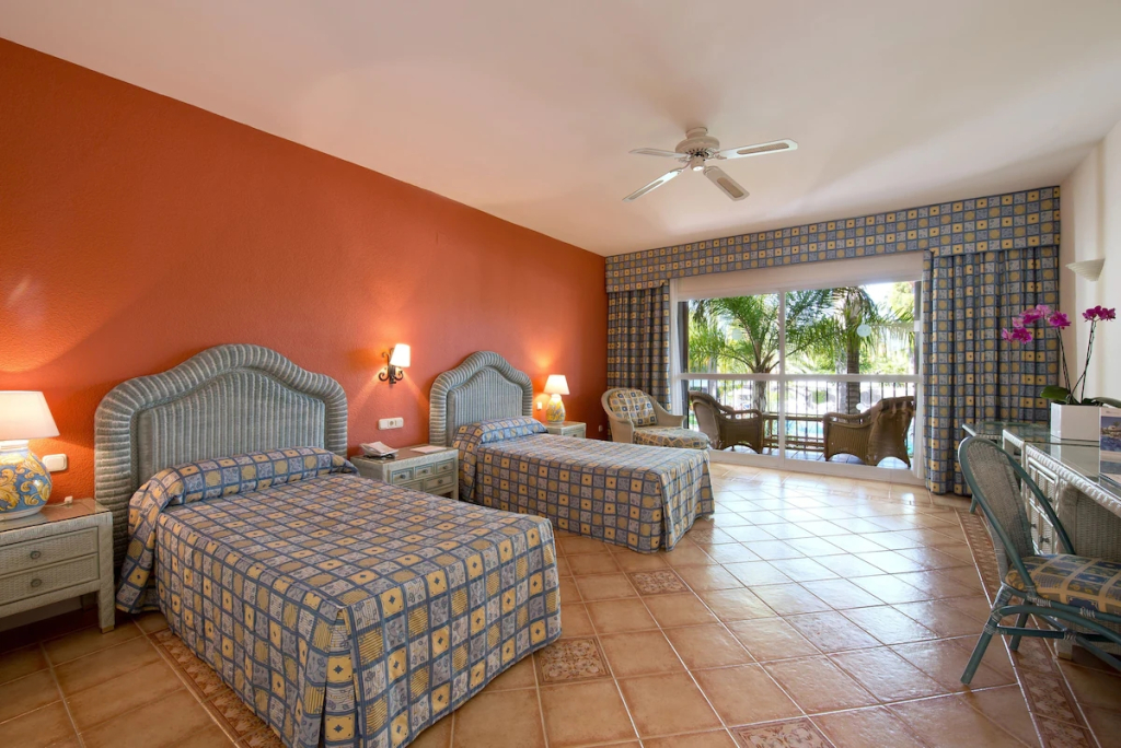 Hotel BlueBay Banús - Photo 4
