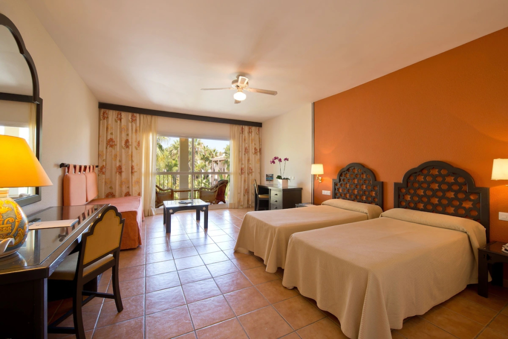 Hotel BlueBay Banús - Photo 3