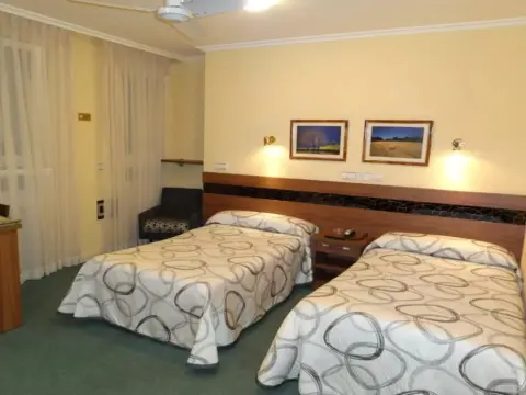 Hotel Castilla - Photo 3