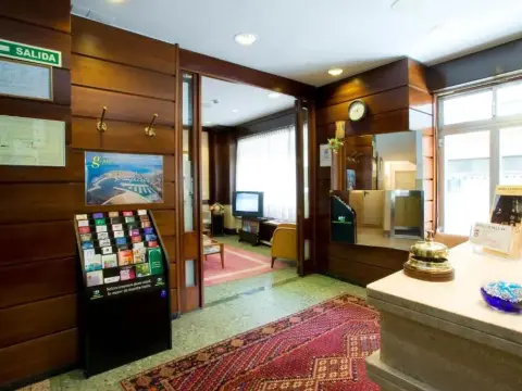 Hotel Castilla - Photo 2