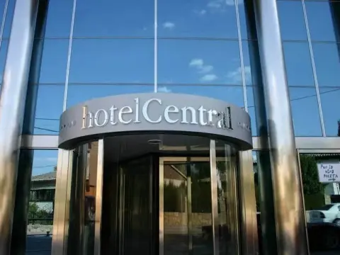 Hotel Central Yuncos - Photo 1