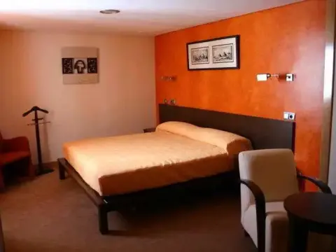 Hotel Central Yuncos - Photo 3